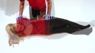 Gerincsérült légútbiztosítása EGY segélynyújtó esetén